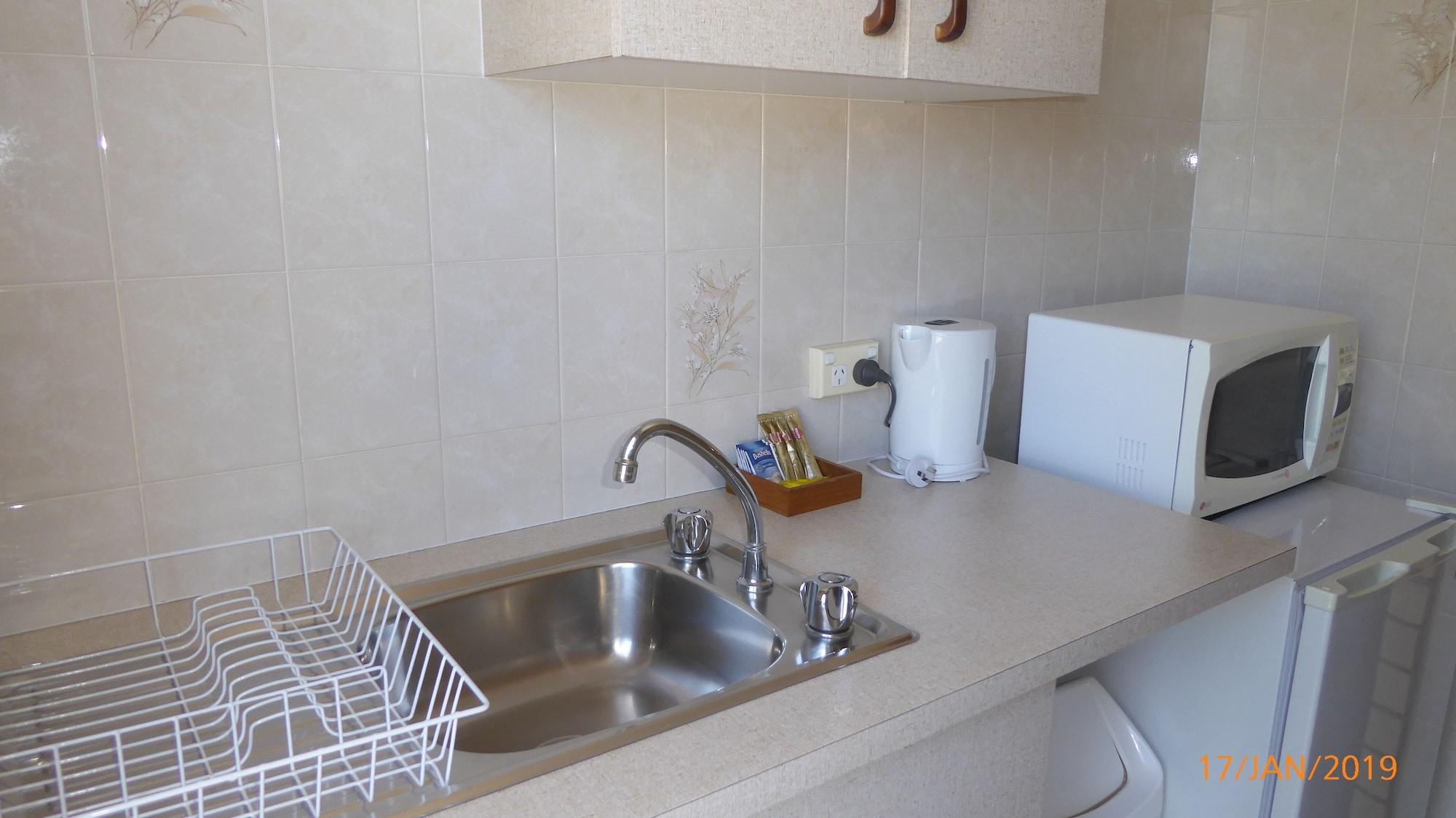 הרווי ביי Tower Court Motel - Adults Only Haven מראה חיצוני תמונה
