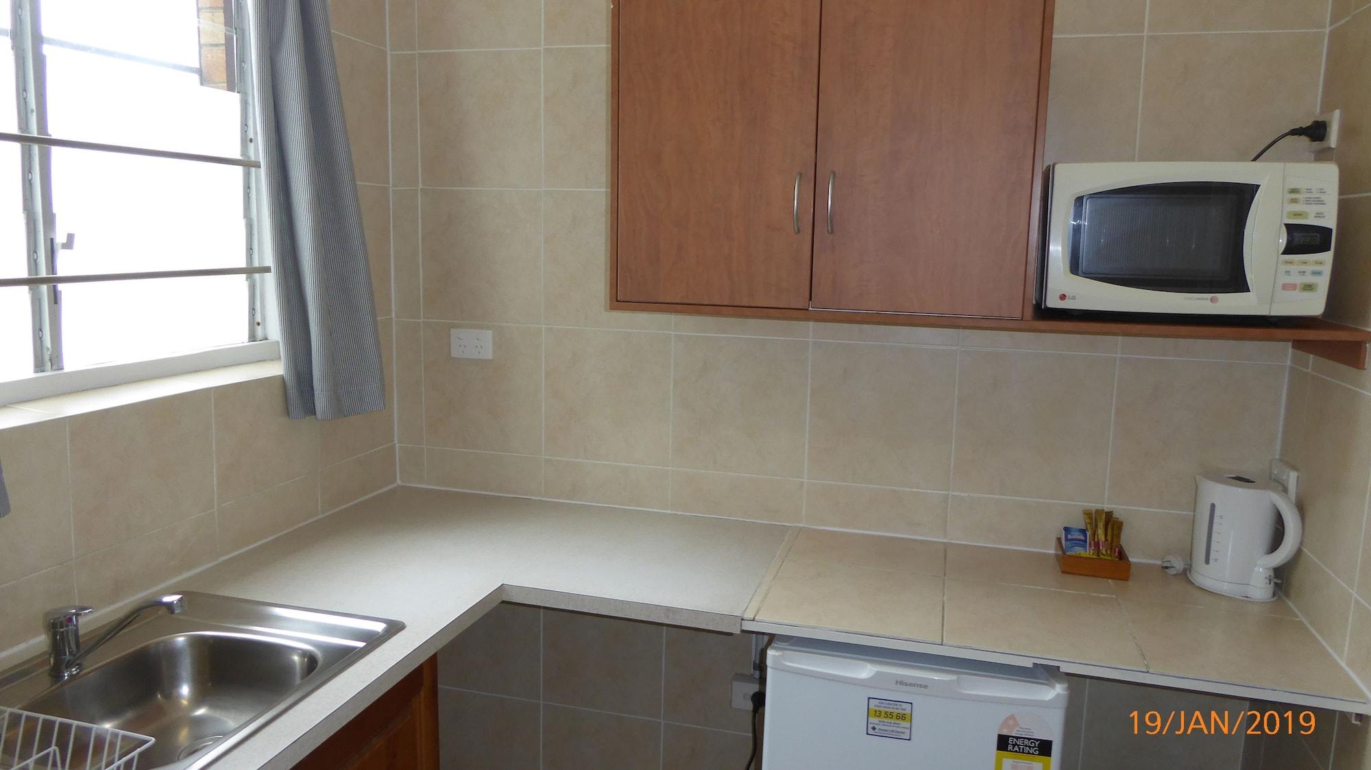 הרווי ביי Tower Court Motel - Adults Only Haven מראה חיצוני תמונה