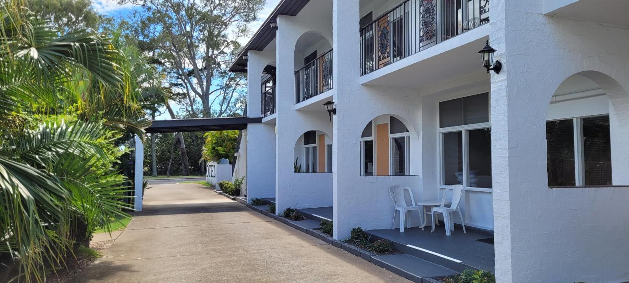 הרווי ביי Tower Court Motel - Adults Only Haven מראה חיצוני תמונה