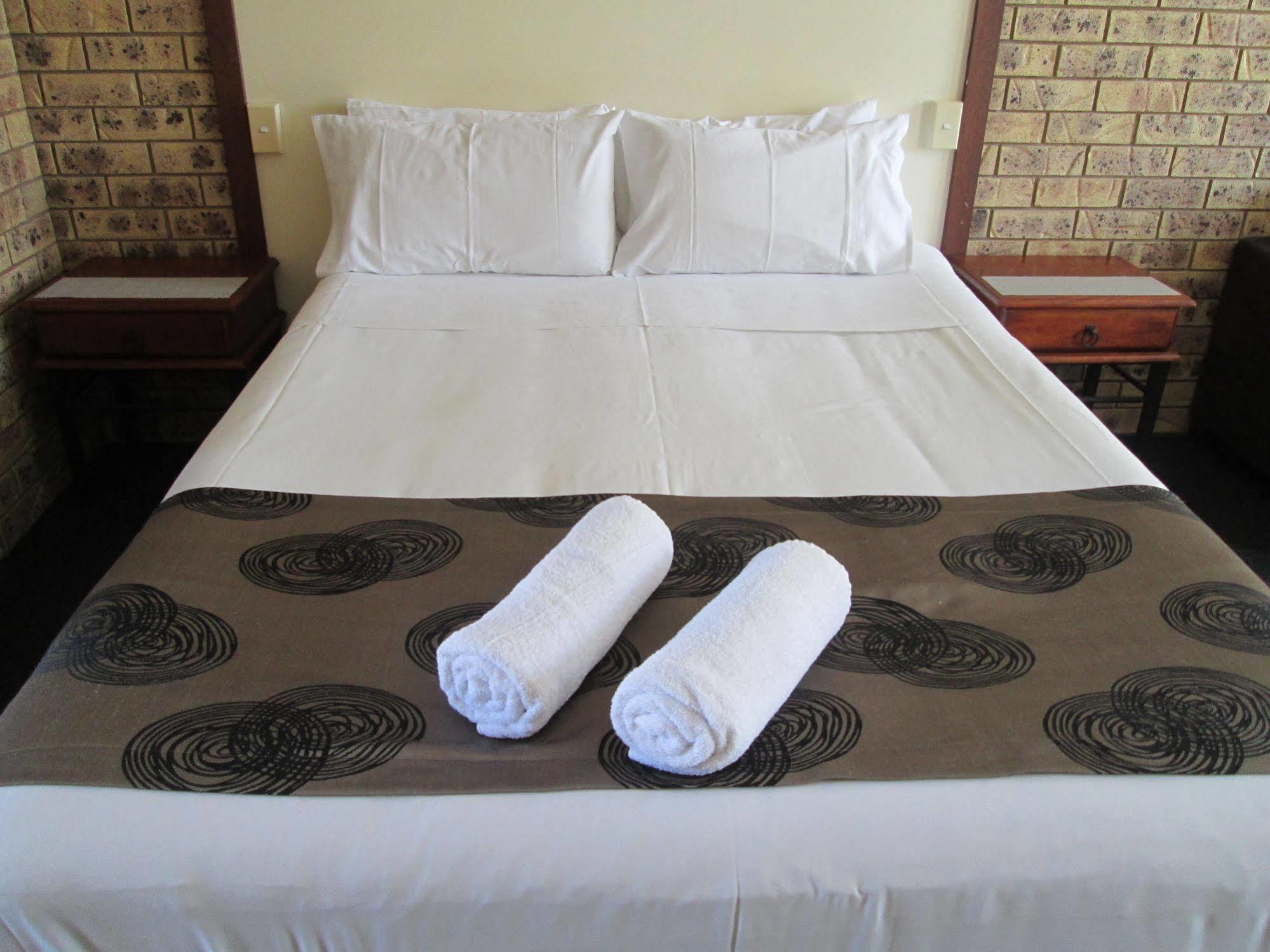 הרווי ביי Tower Court Motel - Adults Only Haven מראה חיצוני תמונה