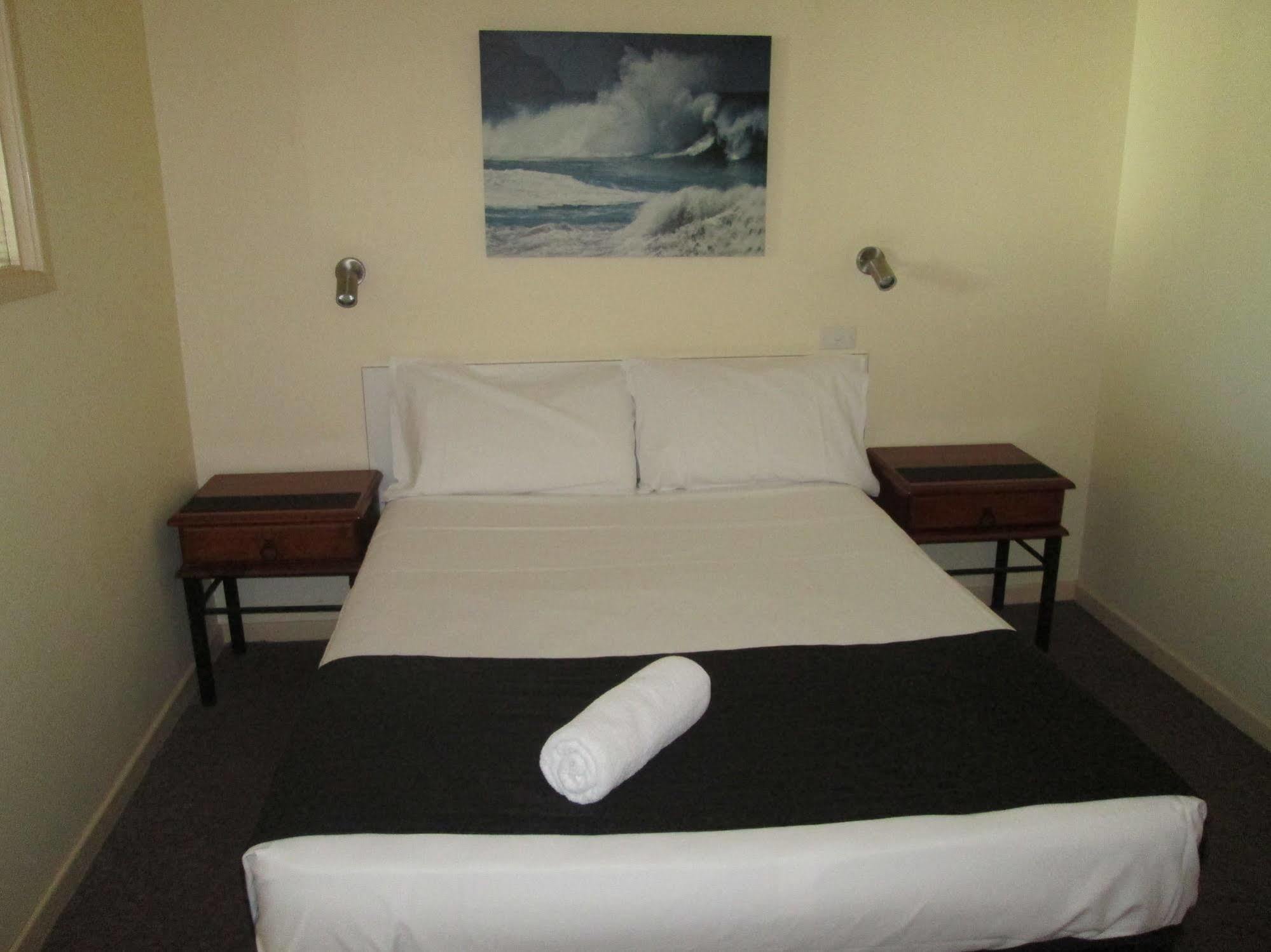 הרווי ביי Tower Court Motel - Adults Only Haven מראה חיצוני תמונה