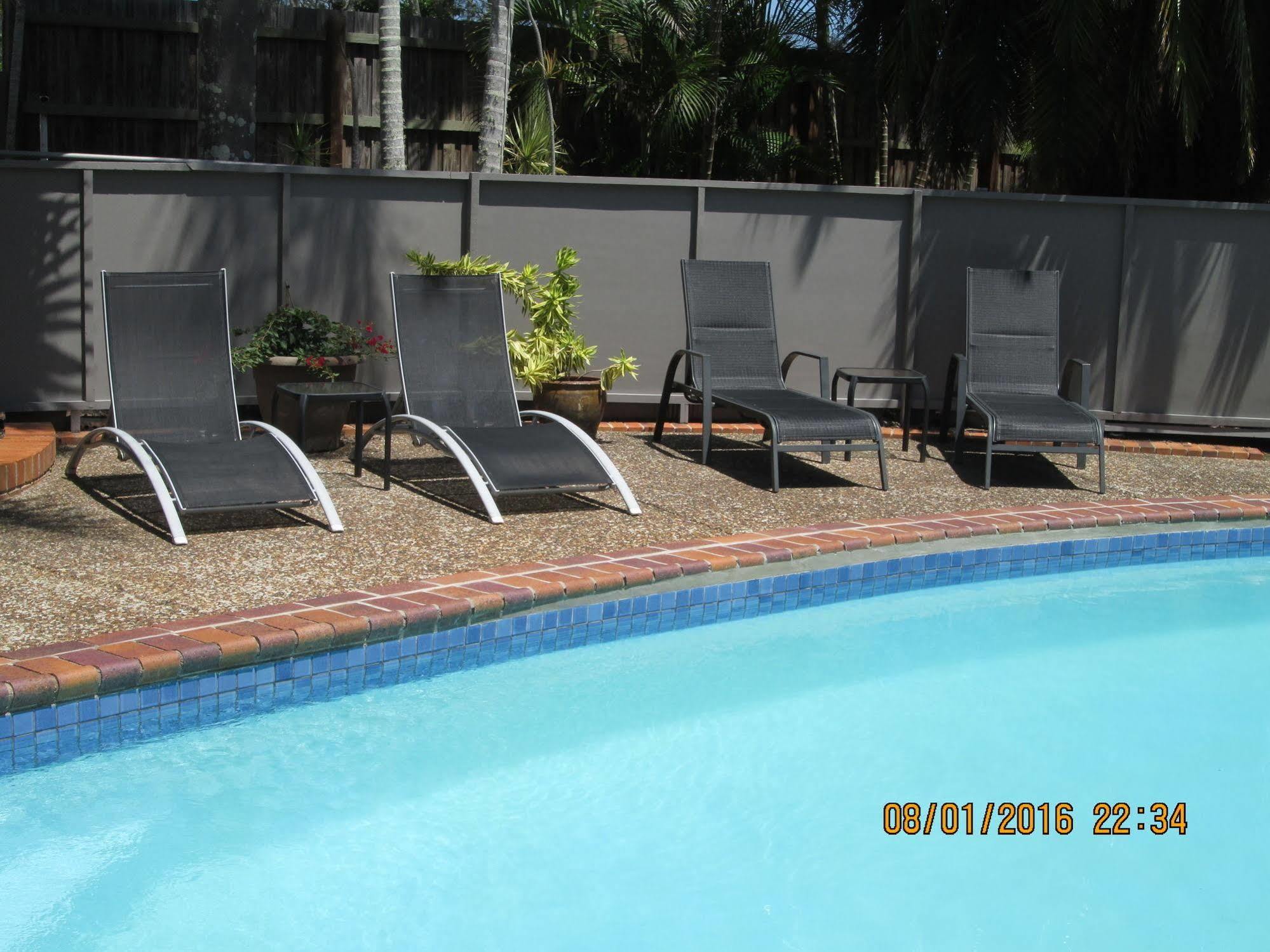 הרווי ביי Tower Court Motel - Adults Only Haven מראה חיצוני תמונה