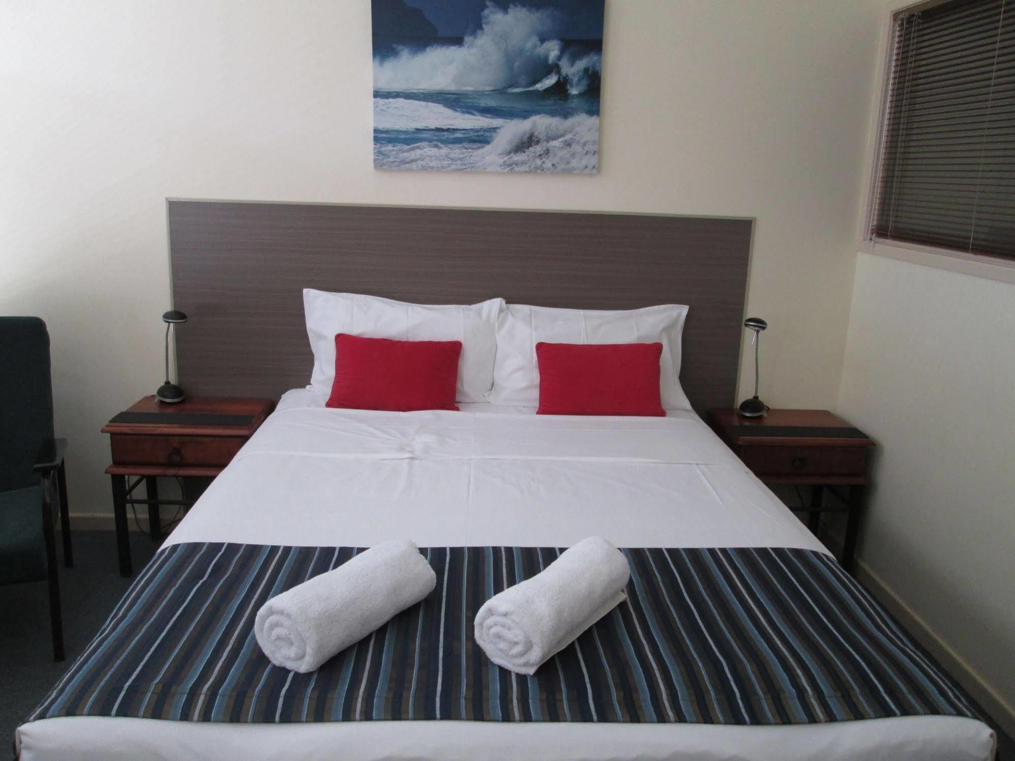 הרווי ביי Tower Court Motel - Adults Only Haven מראה חיצוני תמונה