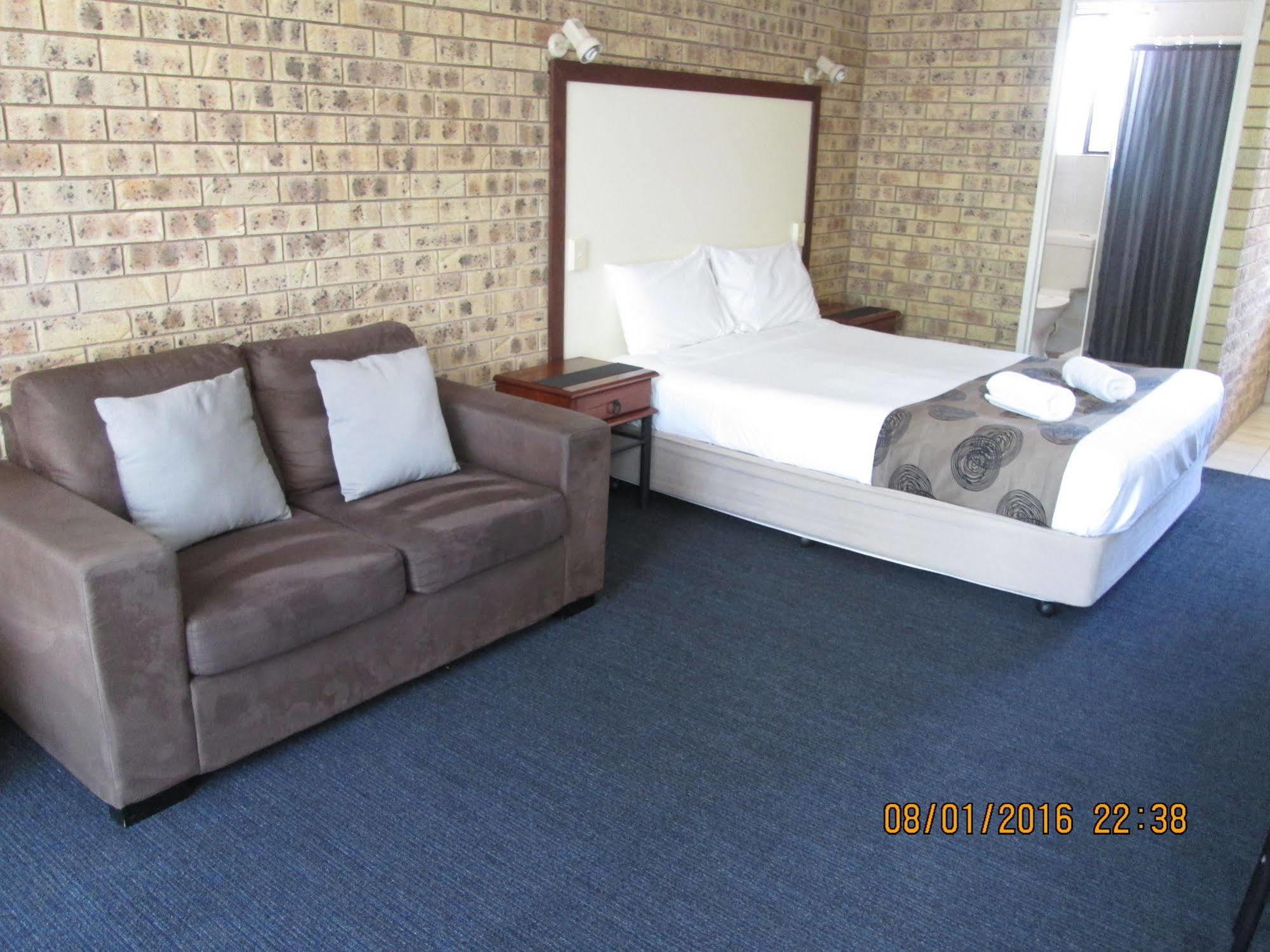 הרווי ביי Tower Court Motel - Adults Only Haven מראה חיצוני תמונה
