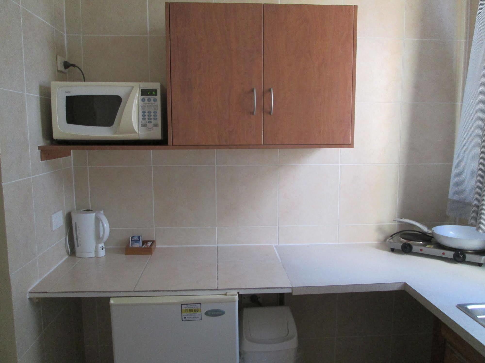 הרווי ביי Tower Court Motel - Adults Only Haven מראה חיצוני תמונה